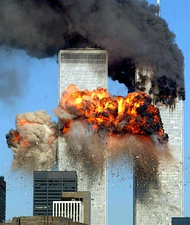 Explosion de la tour n2 du WTC, durant l'impact du second Boeing, le 11 septembre 2001.